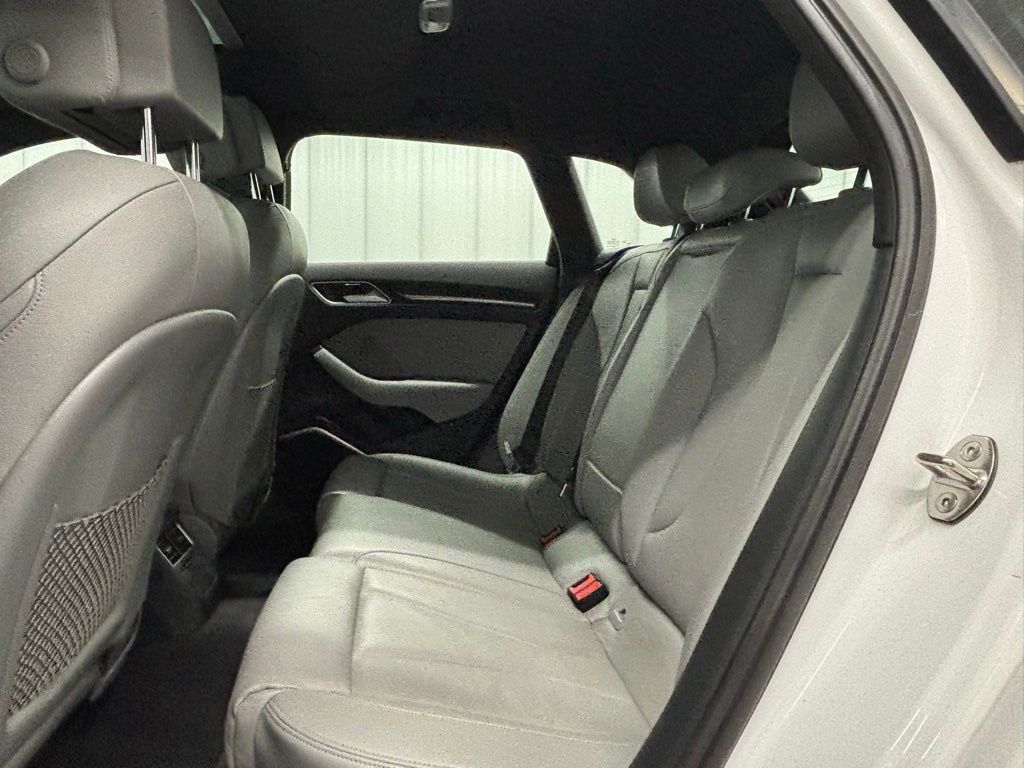 Vehicle image 7 of 17
