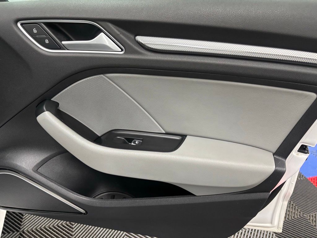Vehicle image 12 of 17