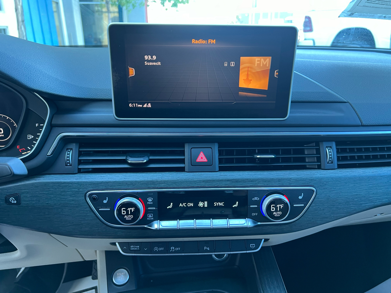 Vehicle image 13 of 21