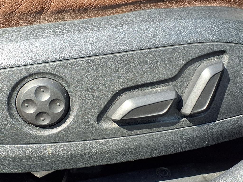 Vehicle image 20 of 30