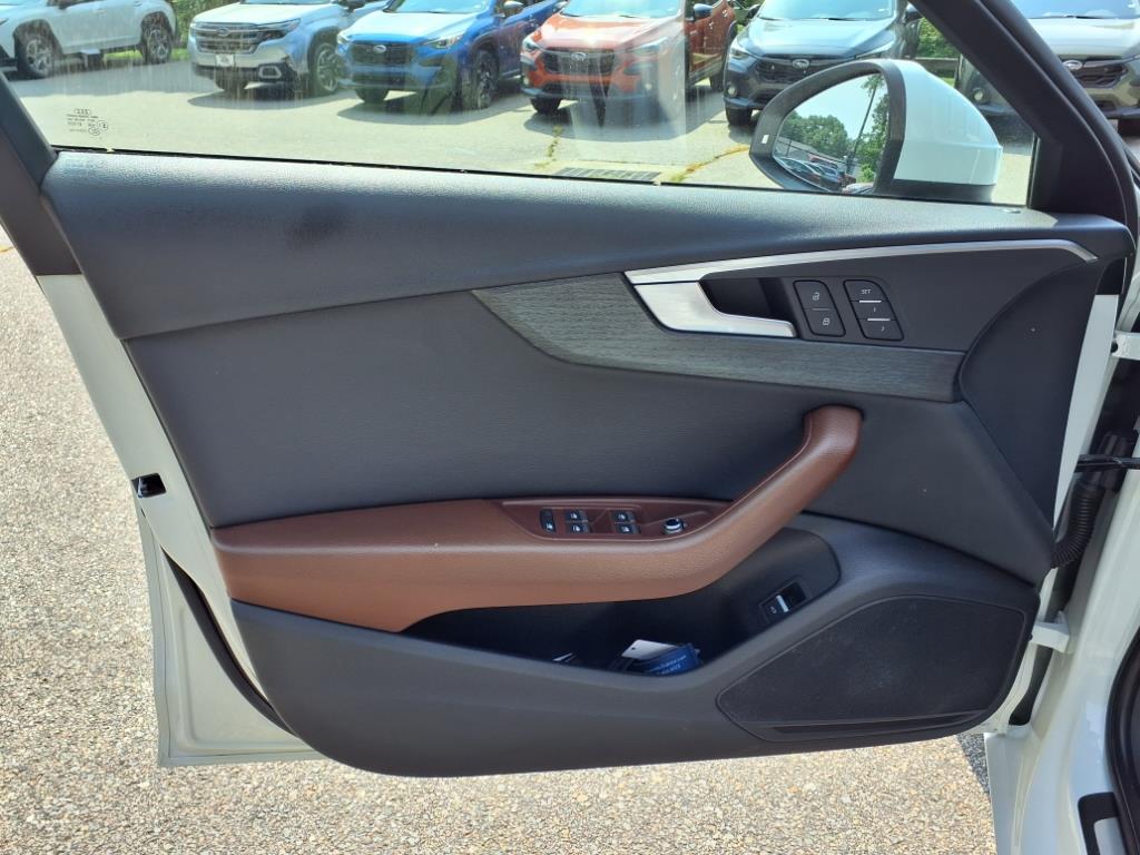 Vehicle image 17 of 30
