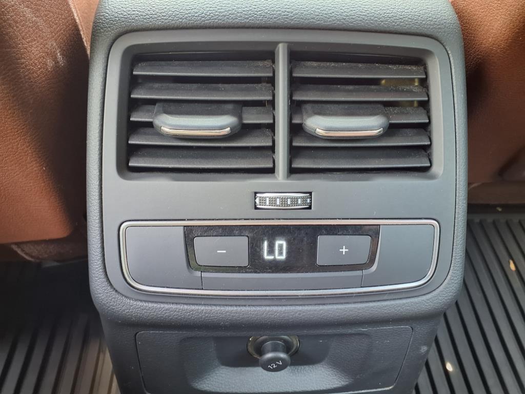 Vehicle image 14 of 30
