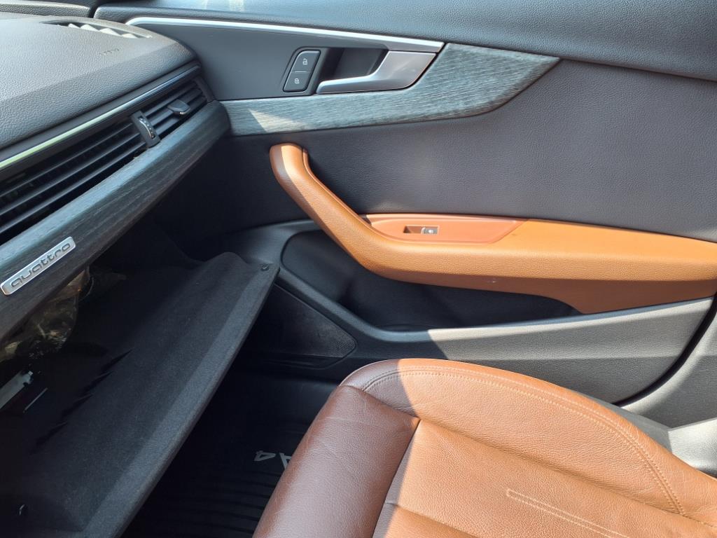 Vehicle image 26 of 30