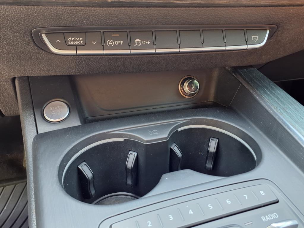 Vehicle image 27 of 30