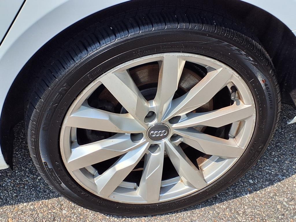 Vehicle image 9 of 30
