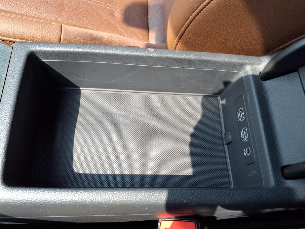 Vehicle image 28 of 30