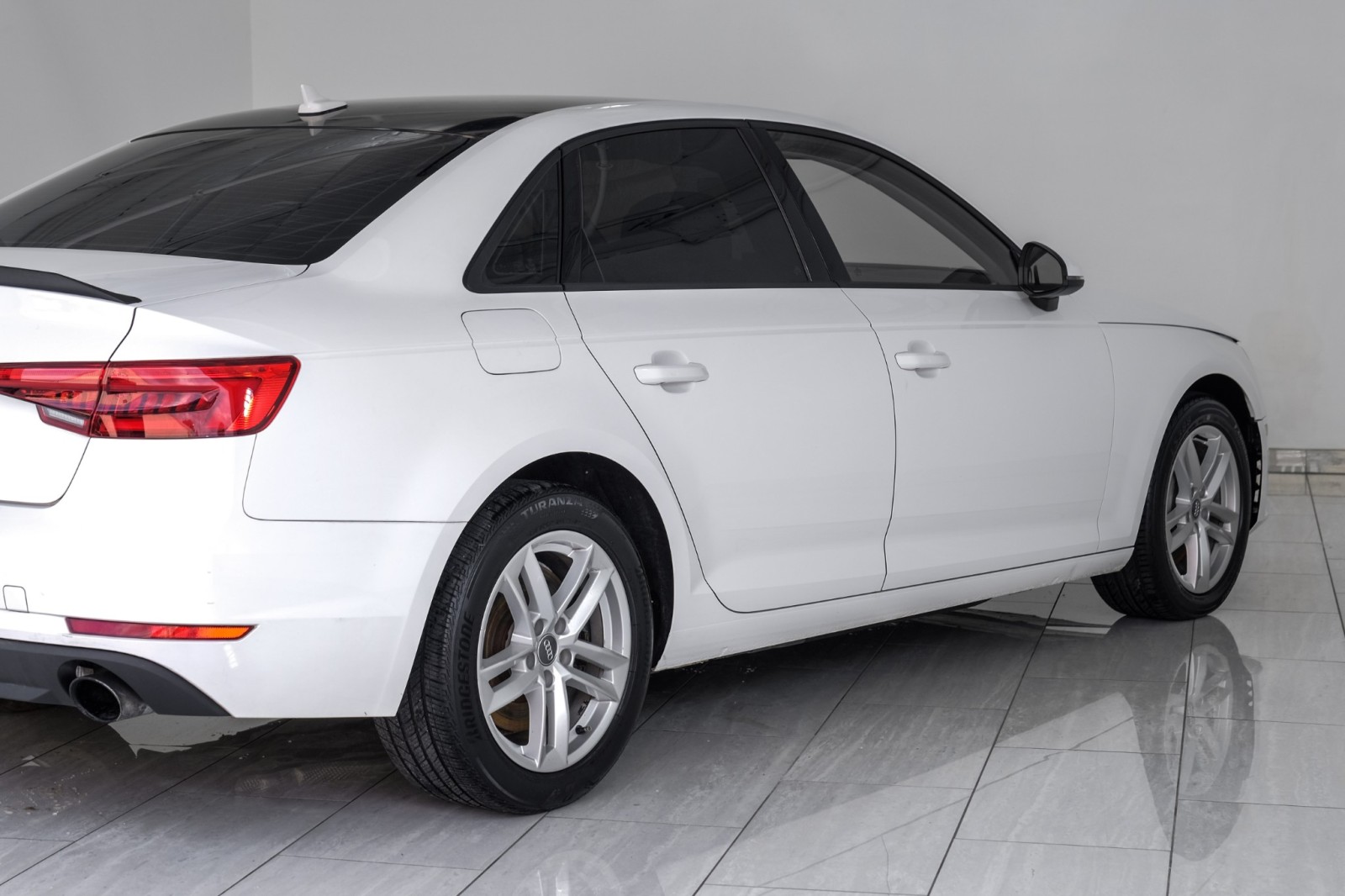 Vehicle image 7 of 65