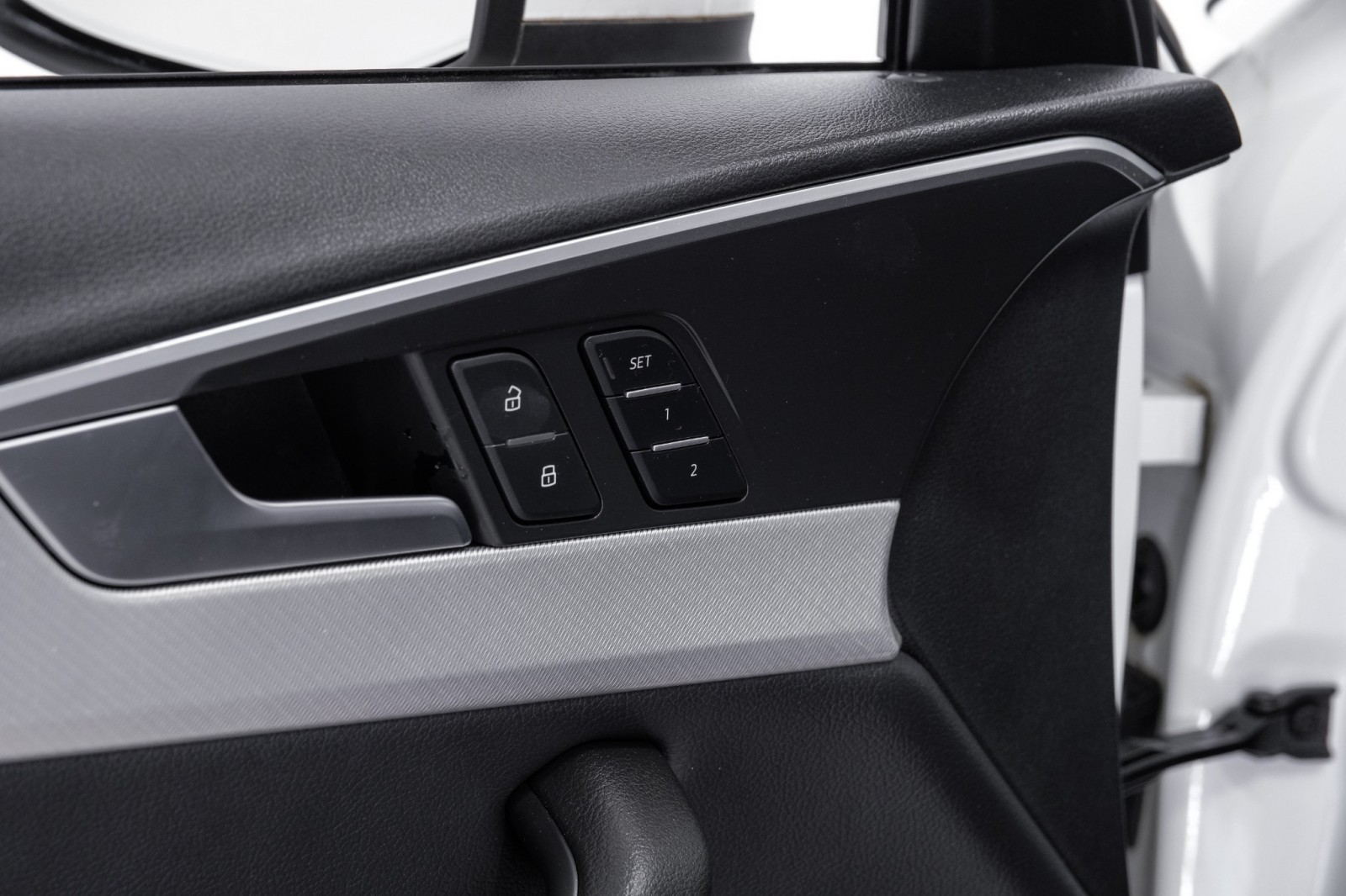 Vehicle image 40 of 65