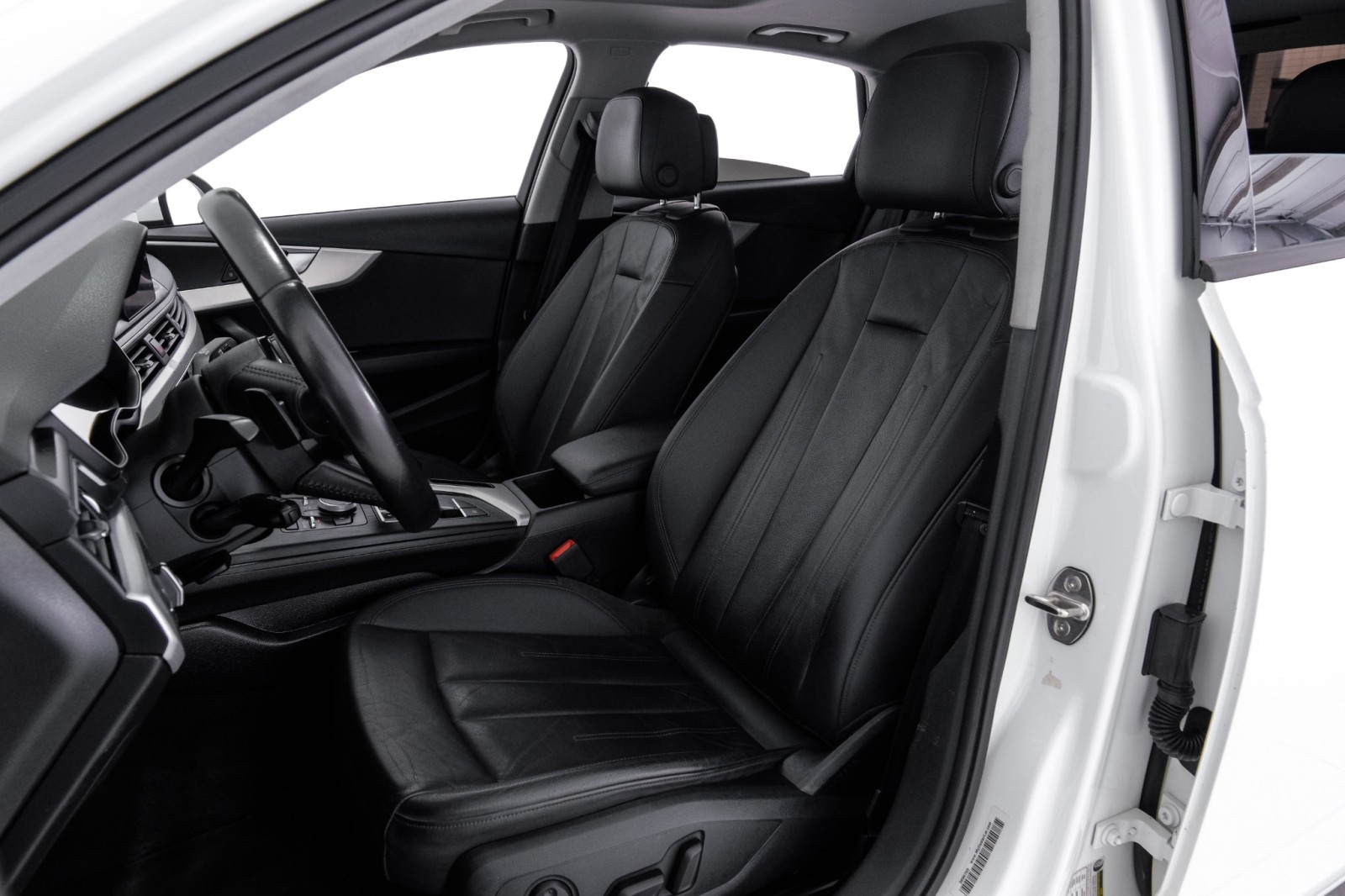 Vehicle image 30 of 65