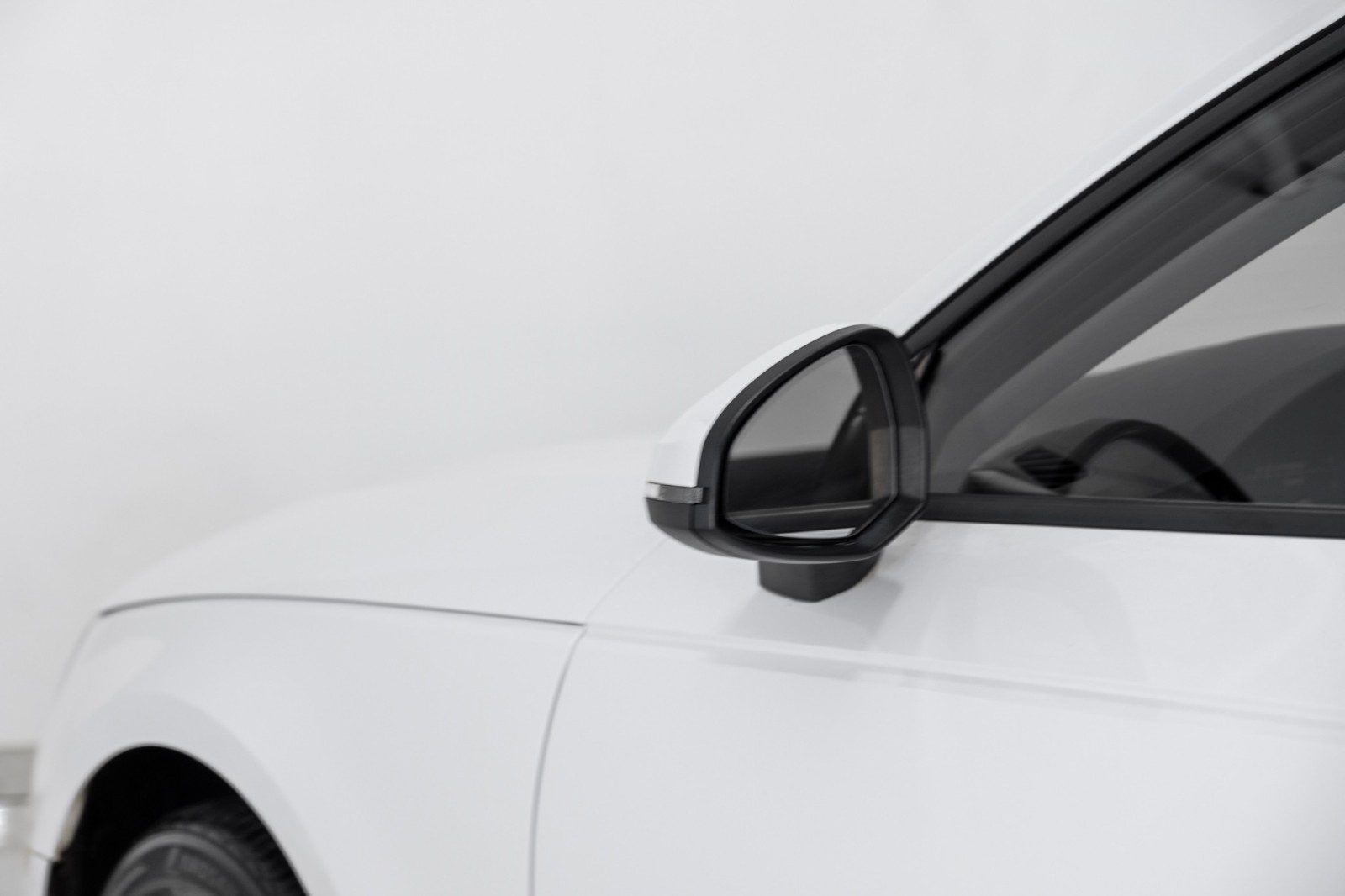Vehicle image 38 of 65