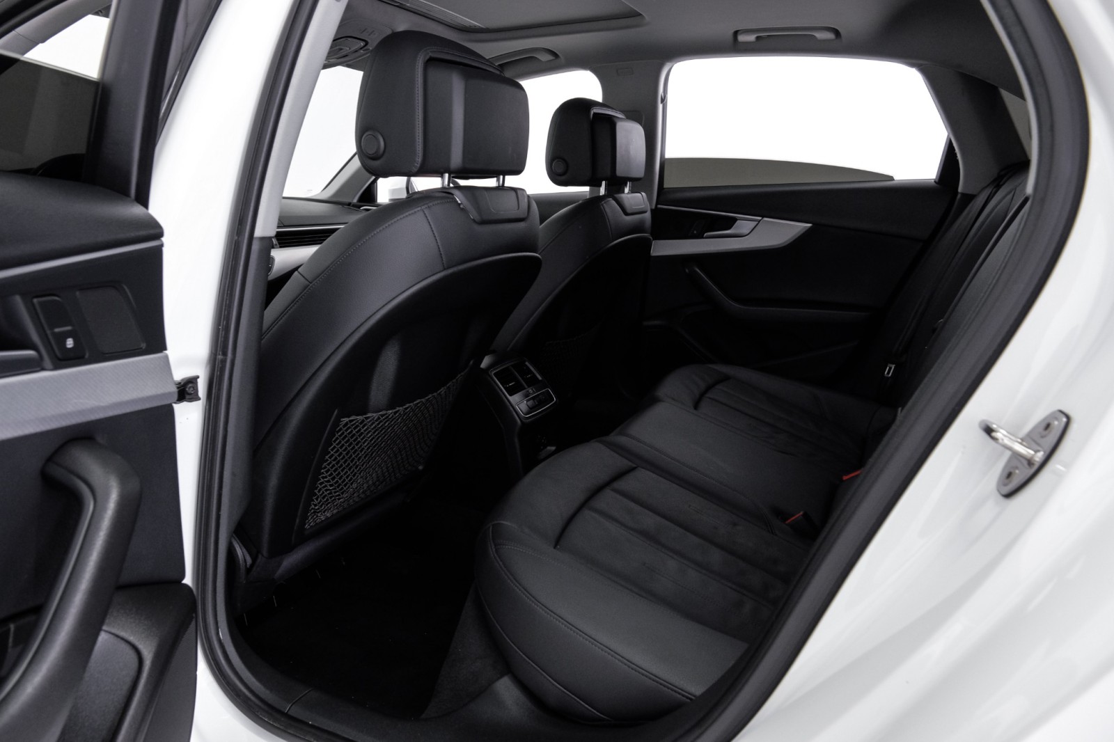 Vehicle image 35 of 65
