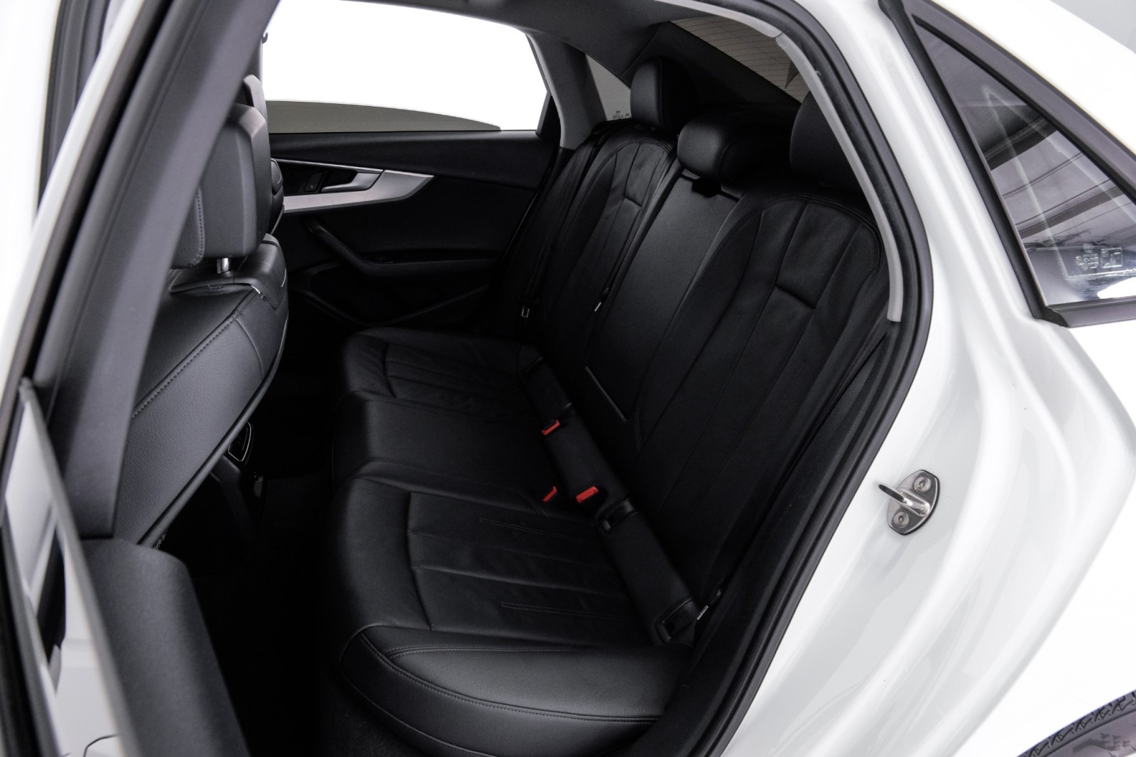 Vehicle image 36 of 65
