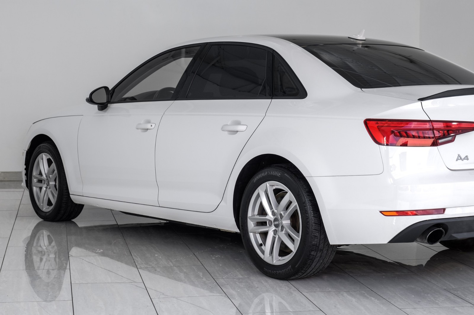 Vehicle image 9 of 65
