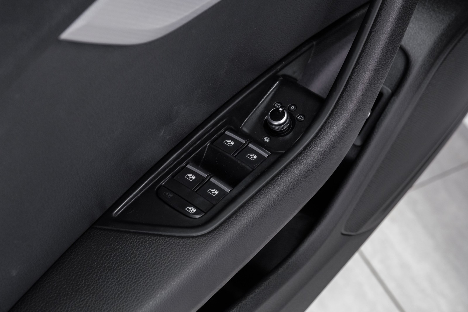 Vehicle image 41 of 65
