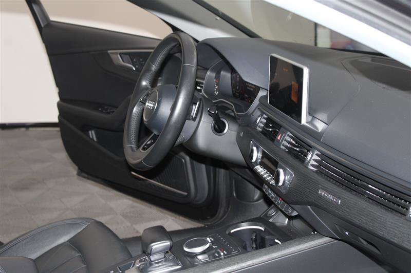Vehicle image 28 of 60