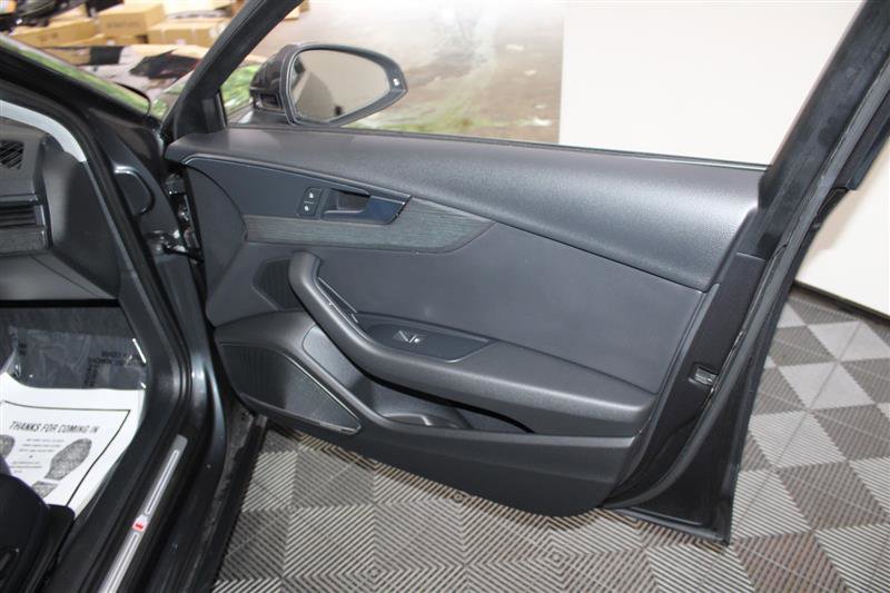 Vehicle image 58 of 60