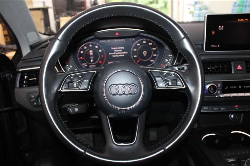 Vehicle image 32 of 60