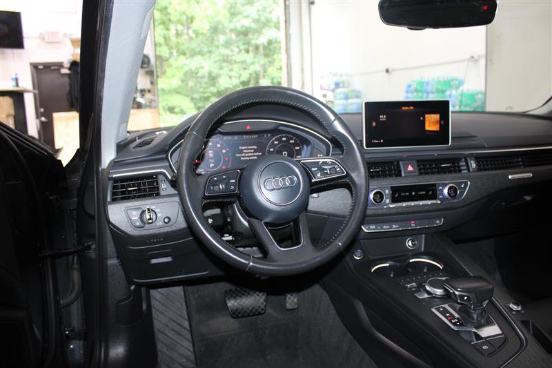 Vehicle image 25 of 60