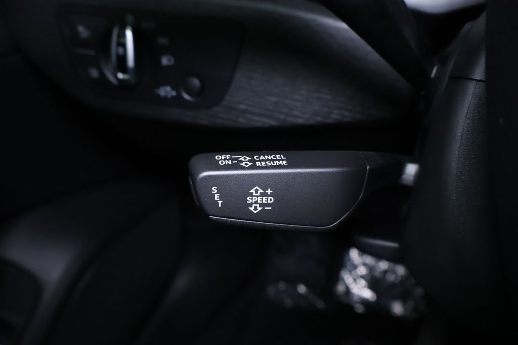 Vehicle image 28 of 42