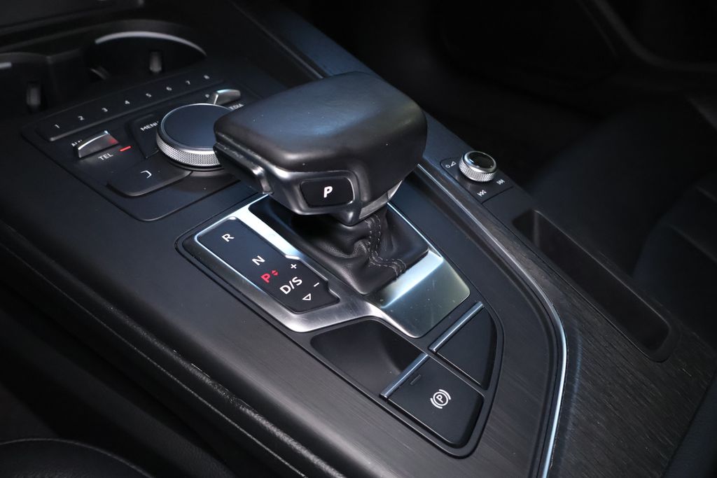 Vehicle image 23 of 42