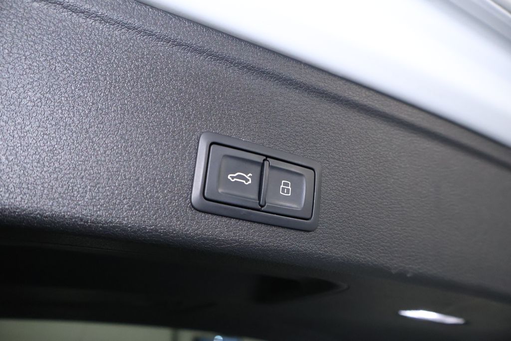 Vehicle image 29 of 42