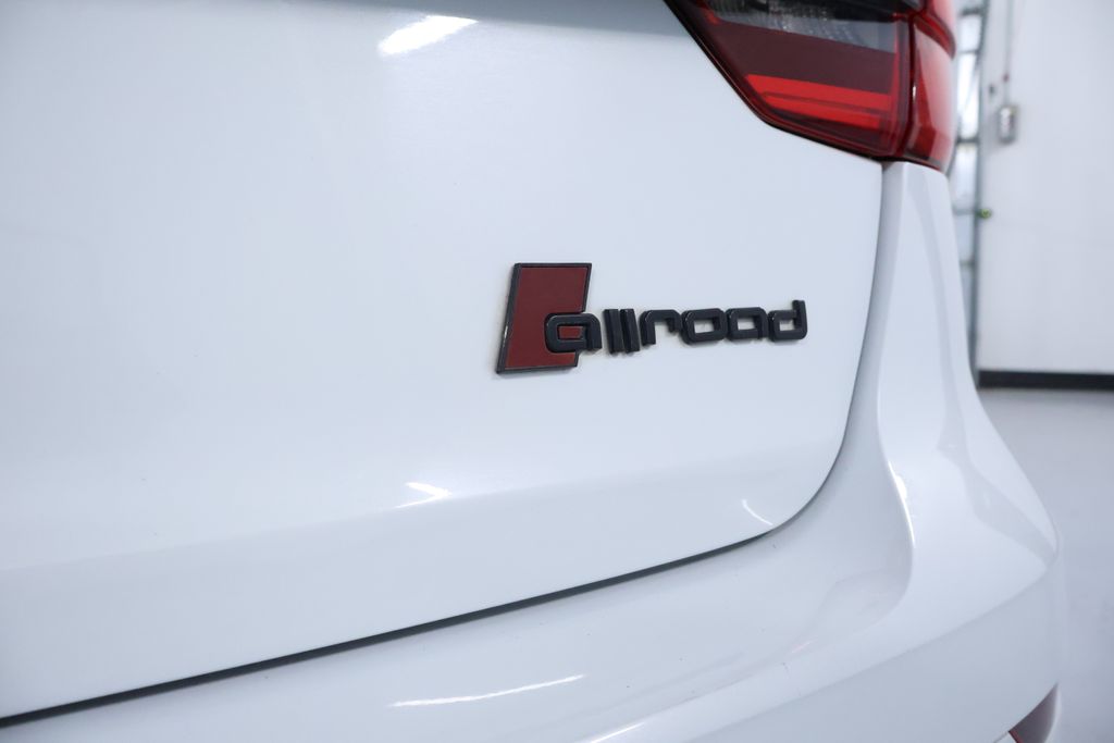 Vehicle image 40 of 42