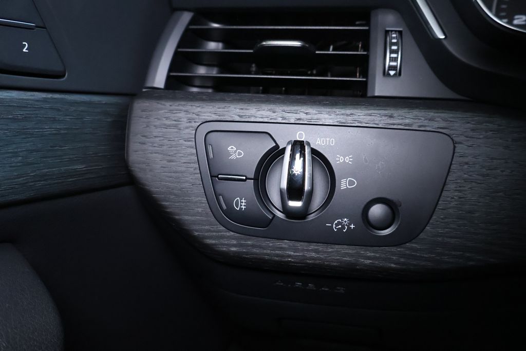 Vehicle image 41 of 42