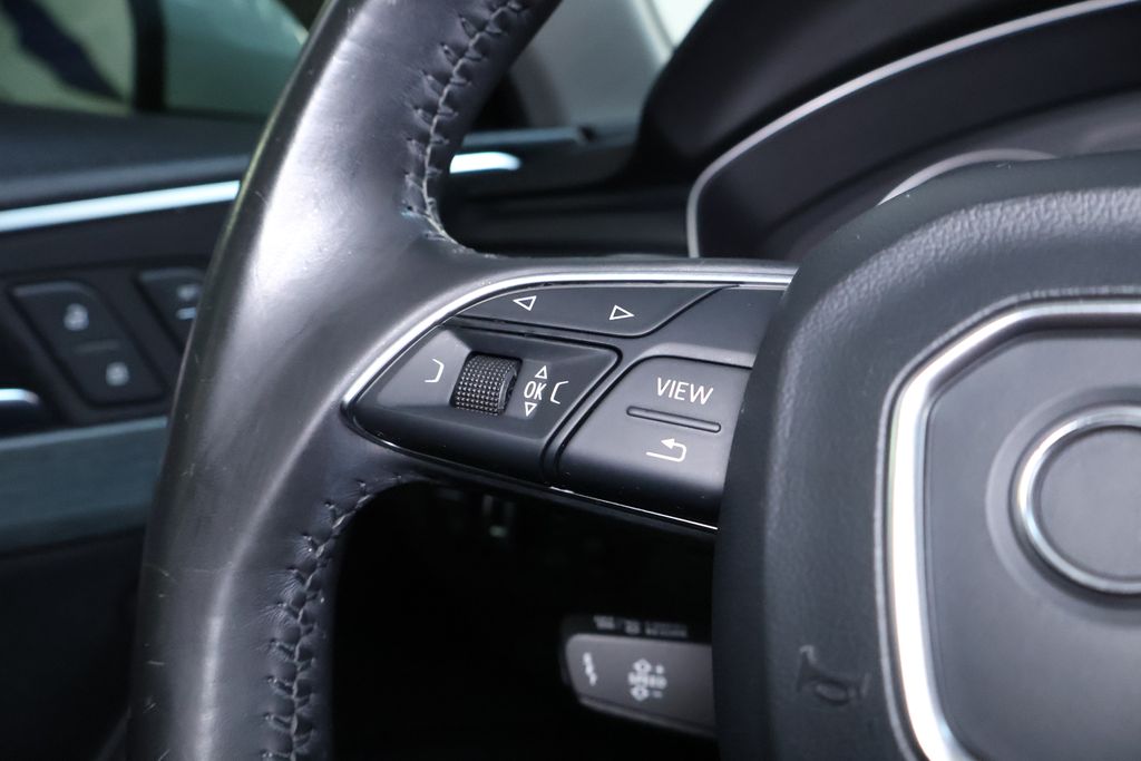 Vehicle image 33 of 42