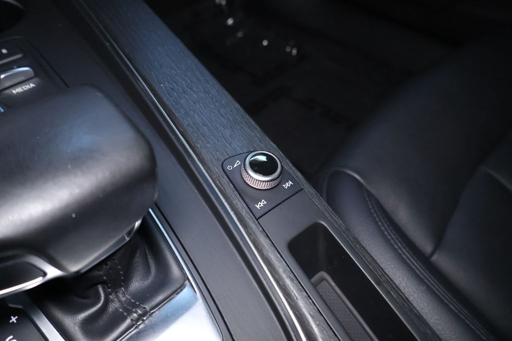 Vehicle image 25 of 42