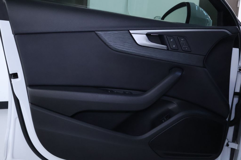 Vehicle image 26 of 42