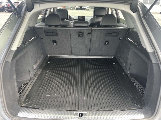 Vehicle image 11 of 34