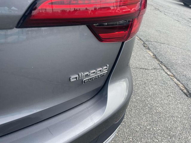 Vehicle image 10 of 34