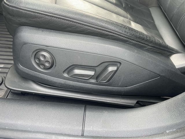 Vehicle image 20 of 34