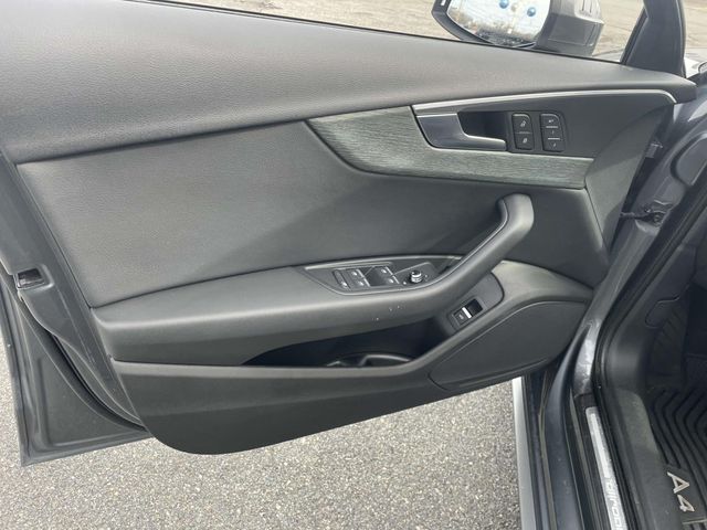 Vehicle image 18 of 34