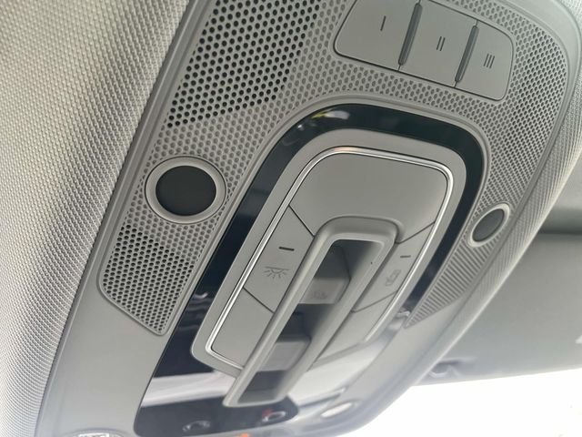 Vehicle image 28 of 34