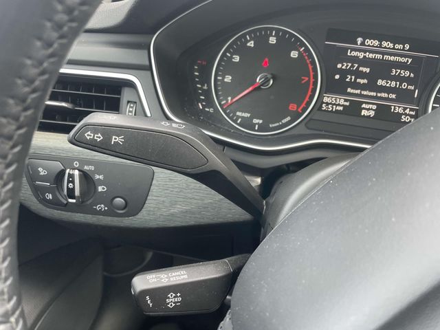 Vehicle image 33 of 34