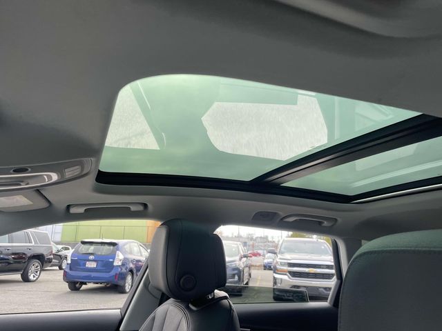 Vehicle image 23 of 34