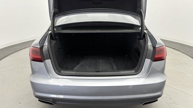Vehicle image 33 of 40