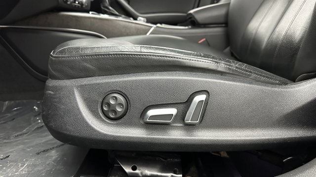 Vehicle image 26 of 40