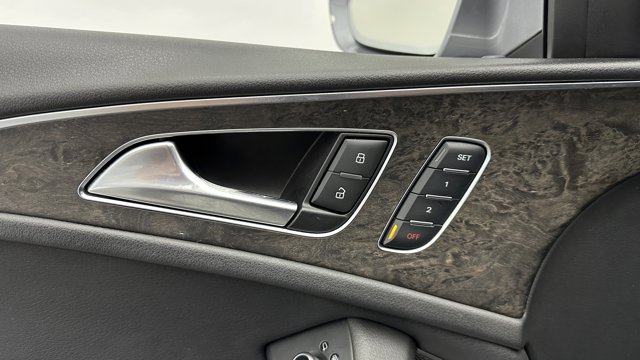 Vehicle image 25 of 40