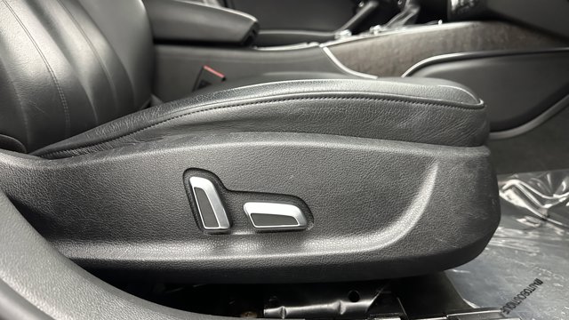 Vehicle image 38 of 40