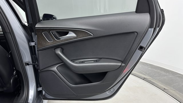 Vehicle image 34 of 40