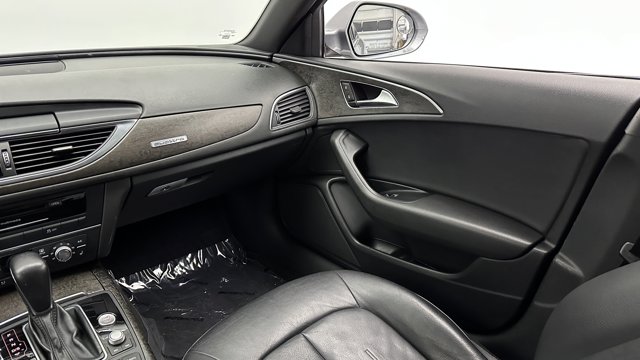 Vehicle image 21 of 40