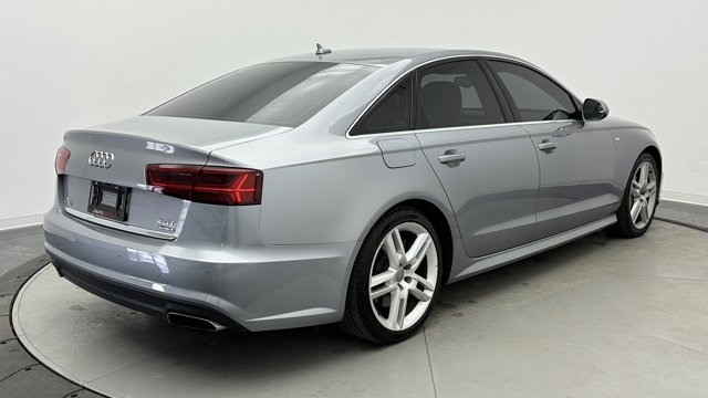 Vehicle image 4 of 40