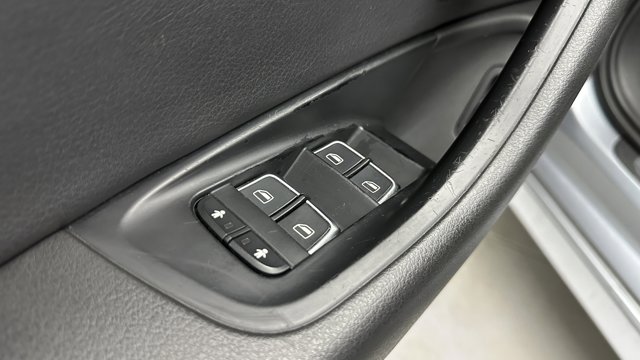 Vehicle image 24 of 40