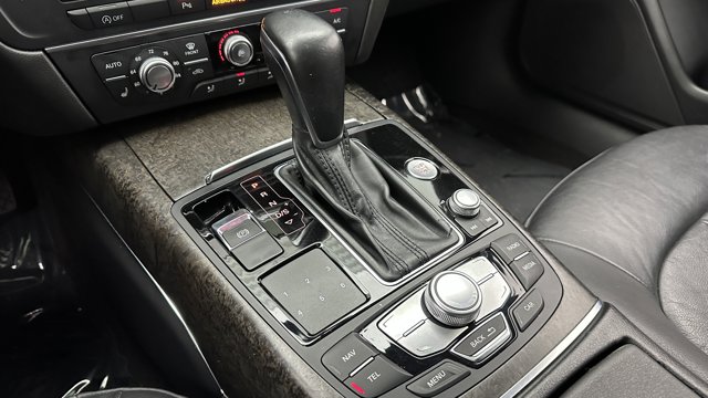 Vehicle image 15 of 40