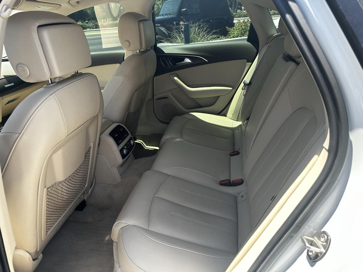 Vehicle image 14 of 16
