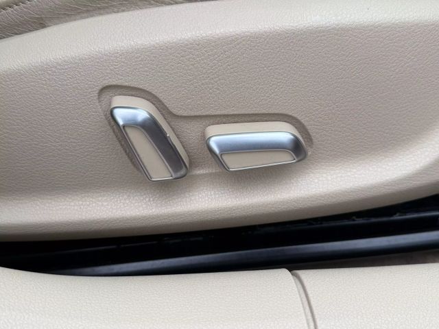 Vehicle image 27 of 67