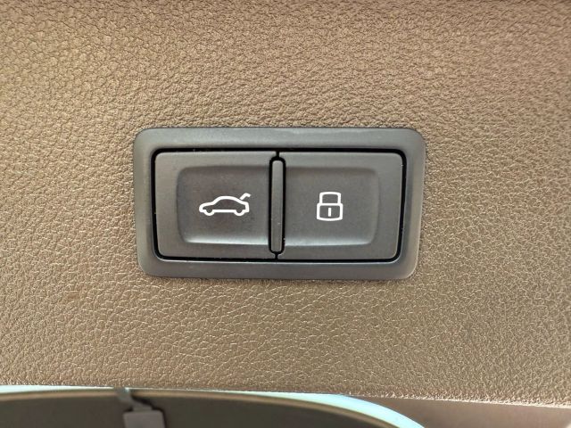 Vehicle image 18 of 67
