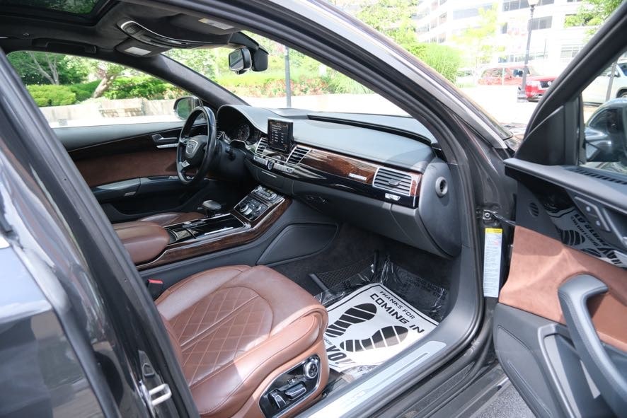 Vehicle image 37 of 49